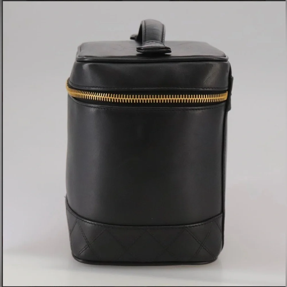 CHANEL CC Logo Grained Calfskin Cosmetics Vanity Hand Bag - Picture 4 of 16
